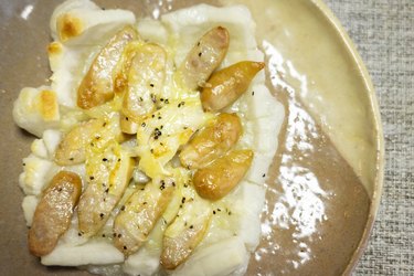 Japanese homemade snack: mochi pizza