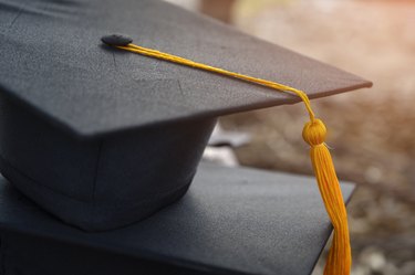 Black hat of university graduates