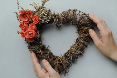 HEART WREATH FRAME