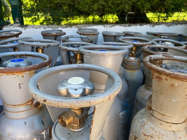 many iron gas cylinders