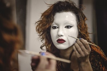 How To Make White Face Makeup Ehow How To Make White Face Makeup Ehow