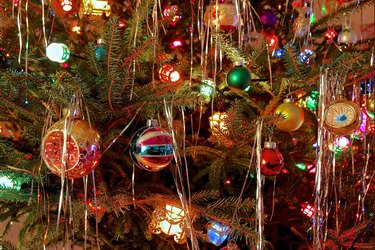 10 Game-Changing Christmas Tree Decorating Hacks | ehow