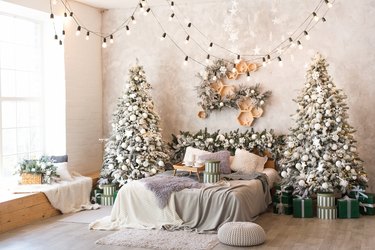 How to Decorate Columns for Christmas | eHow