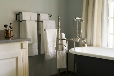 iDesign Forma Adhesive Towel Bar