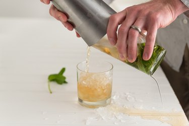 How to Make a Mint Julep