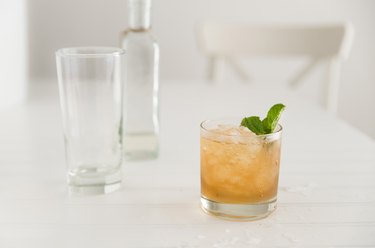 How to Make a Mint Julep