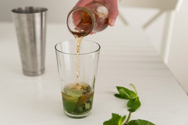 How to Make a Mint Julep