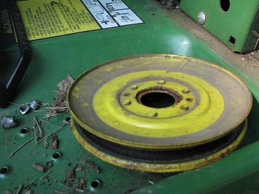 Lawn mower belt discount pulley