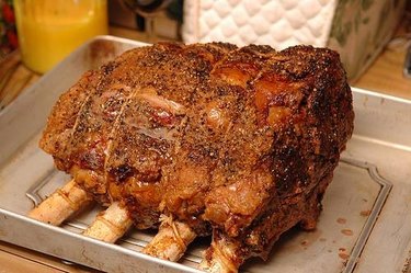 https://img.ehowcdn.com/375/cpie/images/a04/qt/uu/season-prime-rib-roast-800x800.jpg