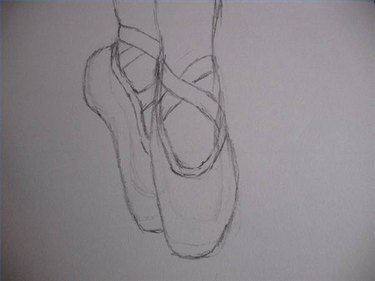 Beautiful black and white description of ballet shoes and the practice of  dance looking from the an  Disegno di ballerina Dipinti di ballerina  Idee per tatuaggi