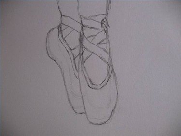 how to draw shoes from the front step by step