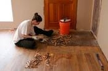 Removing silicone caulk from hardwood floors : r/DIY