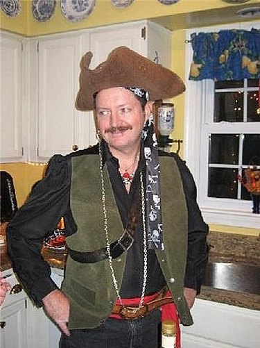 simple pirate costume men