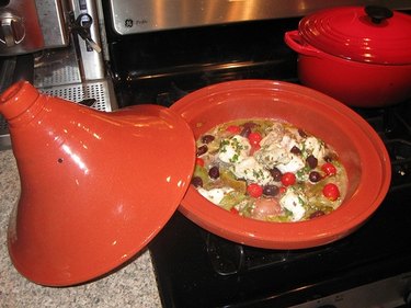 Stuepige Rede kulhydrat Le Creuset Tagines Vs. Emile Henry Tagines | ehow