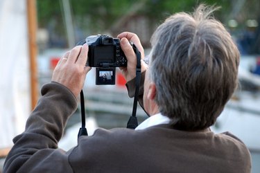 How to Put Pictures on a T-Shirt Without Transfer Paper