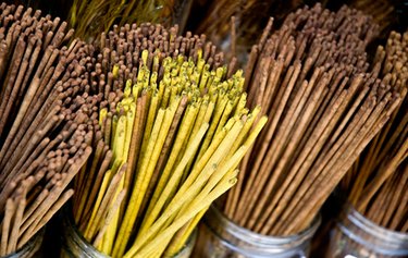 How to Make Homemade Incense