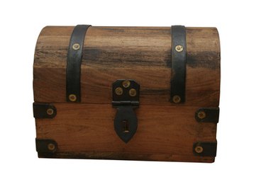 How to Build a Pirate's Chest With Free Wood Plans