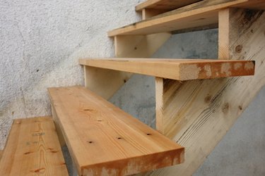 How to Build Outdoor Wood Steps