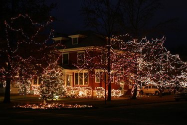 The History of Christmas Lights on Houses | eHow