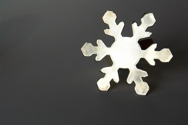 How to Make a 3D Paper Snowflakes