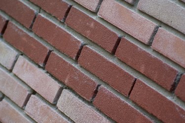 The Difference Between Reclaimed Brick and Recycled Brick