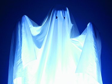 Photo, person wearing a sheet as a ghost costume, Color, High res