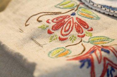 Embroidery & Cross-Stitch Hoop Stand - How to assemble it & use it