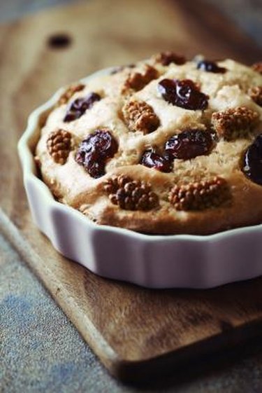 Metal or Glass Pans: Which Is Best for Baking? - The Manual