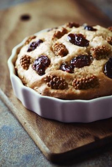 Baking pans are made of metal, and baking dishes are made of glass