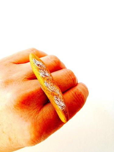 Baguette-shaped polymer clay ring
