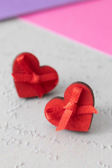 Mini heart-shaped chocolate box stud earrings