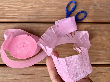 Pink streamers to decorate your piñata
