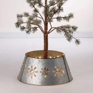 Metal Die Cut Snowflake Tree Collar