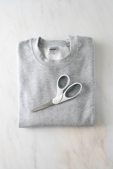 cute ways to cut crewneck sweatshirt｜TikTok Search