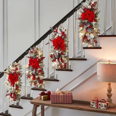 Creative Ways to Decorate Your Staircase for Christmas | ehow