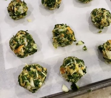 Balls of spinach and cheese