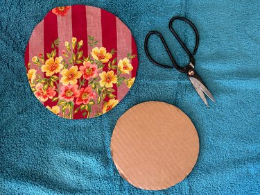 cut a fabric circle that is 1 inch larger than the cardboard circle