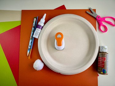 Materials for a rotating gratitude pie for Thanksgiving