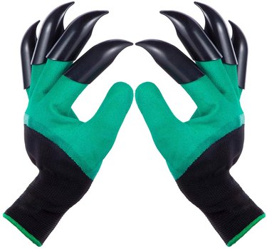 These Rirool gardening gloves with claws are lightweight, waterproof, breathable and protect your hands while allowing you to dig in the soil.