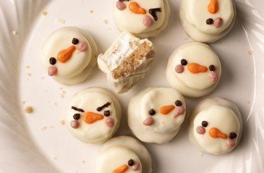 Snowman Mallomars on a white plate