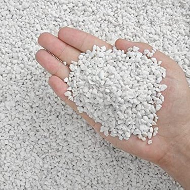 This coarse perlite is good for soilless mixtures, growing orchids, cacti or succulents and for decorative purposes.