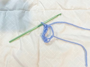 5 single crochet inside magic ring