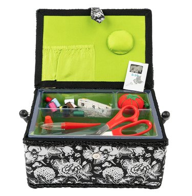 SINGER 07232 Sewing Basket With Sewing Kit Accessories