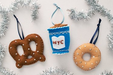 DIY felt ornaments with a New York City food theme