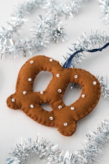 DIY felt pretzel ornament for Christmas