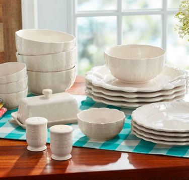 The Pioneer Woman 20-Piece Ceramic Toni Dinnerware Set
