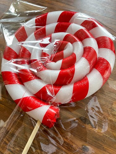 How to Make Candy Cane Stirrers and Lollipops - Savvy Homebody