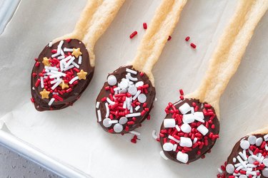 Hot chocolate cookie spoons with sprinkles and mini marshmallows