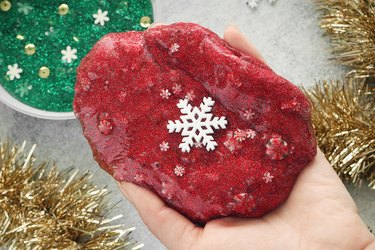 DIY Christmas glitter slime