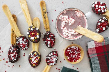 Hot chocolate cookie spoons